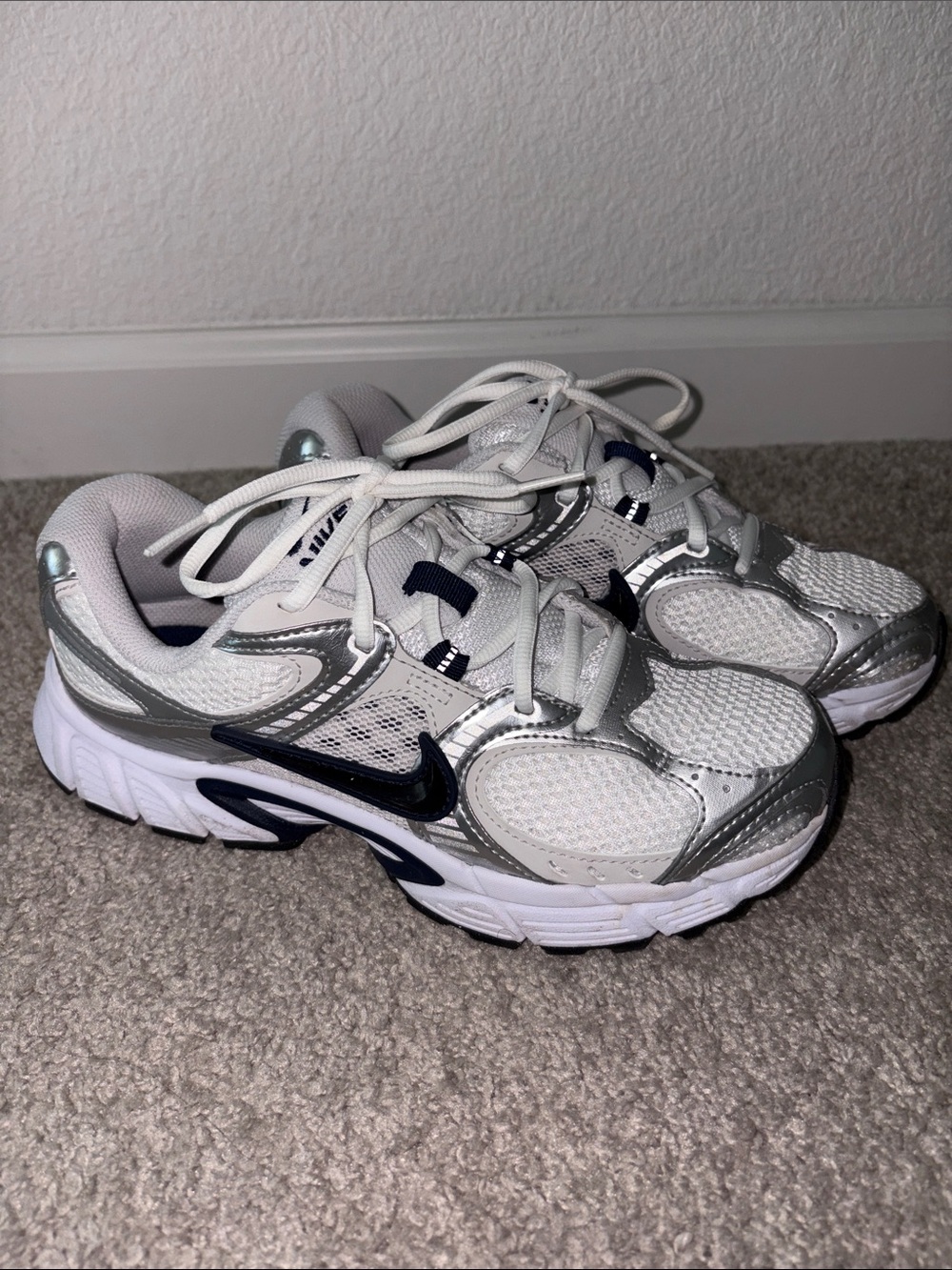 Nike White Silver and Navy Mesh Running Sneakers